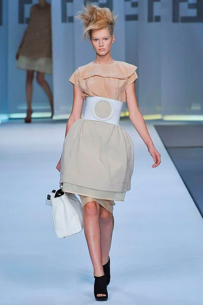 Look 1